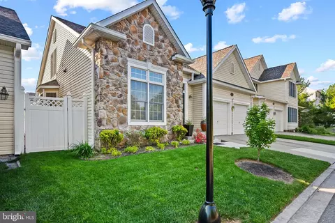 1002 Eastbourne Ct, Frederick, MD 21702 photo 3
