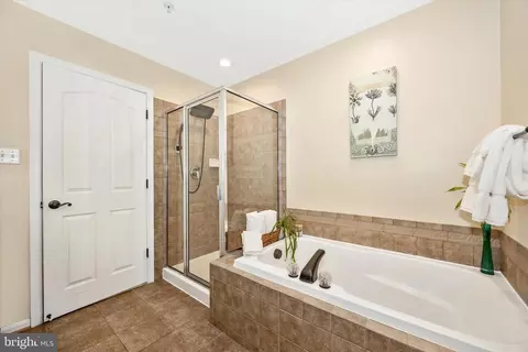 Bath - 1133 Wilcox Ct, Frederick, MD 21702 photo 2 of 3