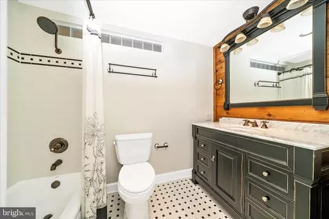 Bath - 4509 Shaff Ln, Frederick, MD 21703 photo 5 of 5