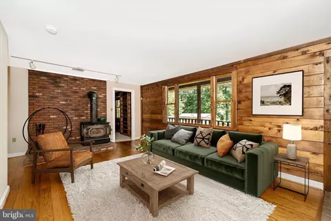 Living - 4509 Shaff Ln, Frederick, MD 21703 photo 3 of 7