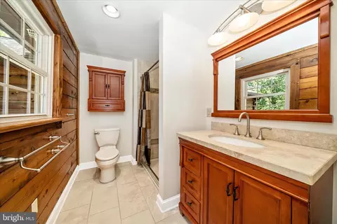 Bath - 4509 Shaff Ln, Frederick, MD 21703 photo 4 of 5
