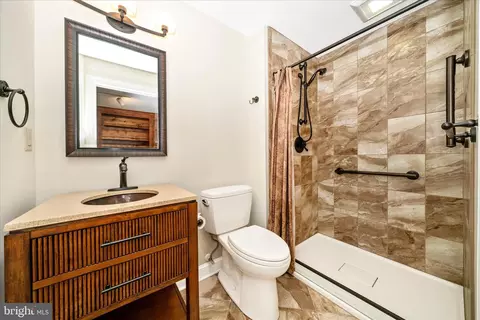 Bath - 4509 Shaff Ln, Frederick, MD 21703 photo 1 of 5