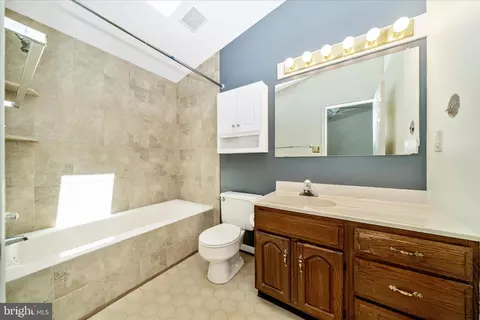 Bath - 8286 Waterside Ct, Frederick, MD 21701 photo 2 of 4