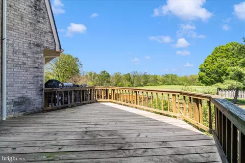 Exterior - 8286 Waterside Ct, Frederick, MD 21701 photo 2 of 21