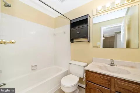 Bath - 8286 Waterside Ct, Frederick, MD 21701 photo 3 of 4