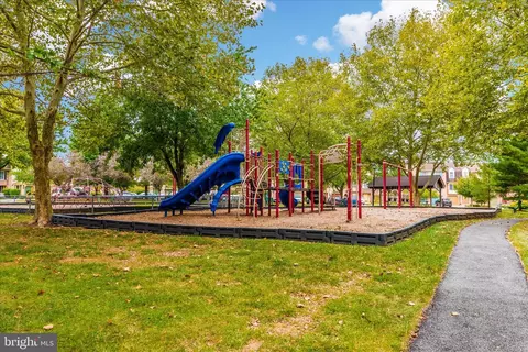 View/Area - 8286 Waterside Ct, Frederick, MD 21701 photo 8 of 9