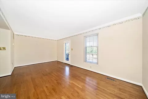 Living - 8286 Waterside Ct, Frederick, MD 21701 photo 4 of 6
