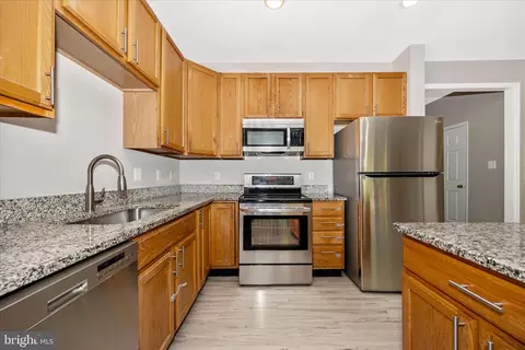 6642 Mcgrath Pl, Frederick, MD 21703 photo 9