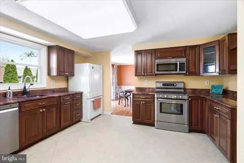 Kitchen - 1323 Butterfly Ln, Frederick, MD 21703 photo 2 of 4