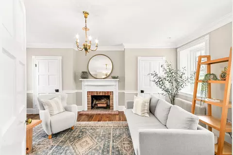 Living - 11346 Lorien Ct, Frederick, MD 21701 photo 2 of 3