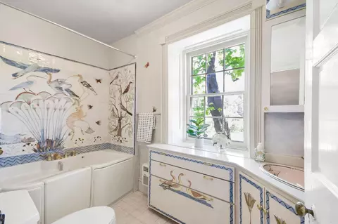 Bath - 11346 Lorien Ct, Frederick, MD 21701 photo 4 of 6