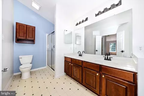 Bath - 803 Apache Ct, Frederick, MD 21701 photo 3 of 5