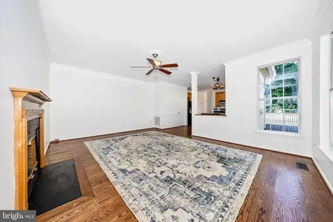 Living - 803 Apache Ct, Frederick, MD 21701 photo 4 of 5