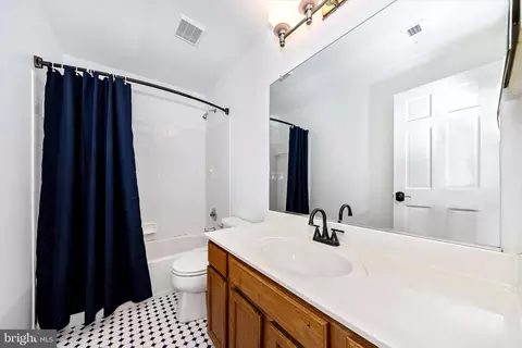 Bath - 803 Apache Ct, Frederick, MD 21701 photo 4 of 5