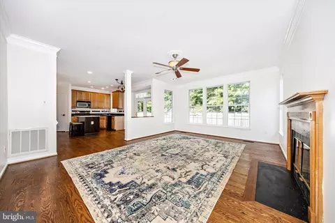 Living - 803 Apache Ct, Frederick, MD 21701 photo 2 of 5