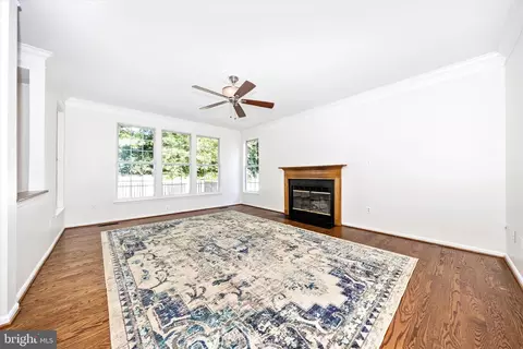 Living - 803 Apache Ct, Frederick, MD 21701 photo 3 of 5