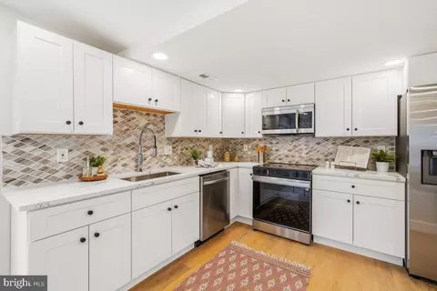 5717 Shaw Dr, Frederick, MD 21704