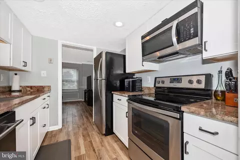 Kitchen - 6934 Doublebrand Ct, Frederick, MD 21703 photo 3 of 4