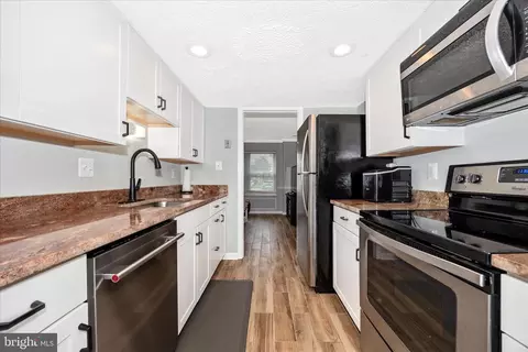 Kitchen - 6934 Doublebrand Ct, Frederick, MD 21703 photo 2 of 4