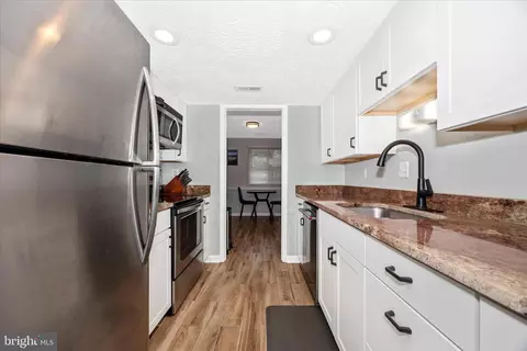 Kitchen - 6934 Doublebrand Ct, Frederick, MD 21703 photo 4 of 4