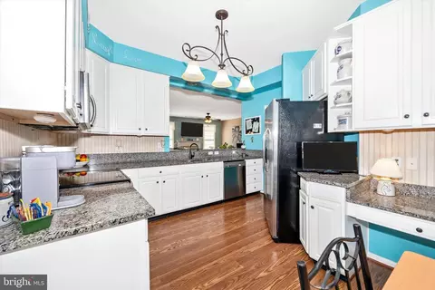 Kitchen - 1005 Eastbourne Ter, Frederick, MD 21702 photo 4 of 6