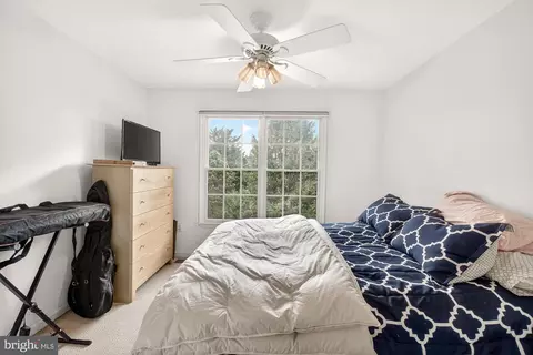 Bedroom - 2094 E Greenleaf Dr, Frederick, MD 21702 photo 5 of 7