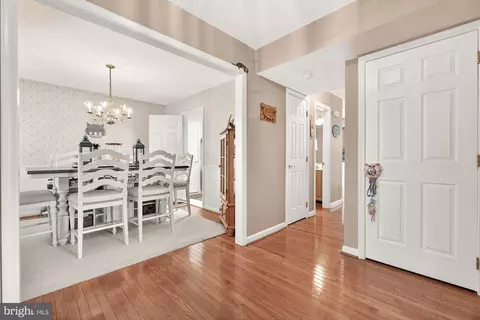 Entry Way - 2094 E Greenleaf Dr, Frederick, MD 21702 photo 2 of 5