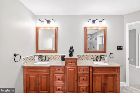 Bath - 6355 Bannister Dr, Frederick, MD 21701 photo 3 of 5