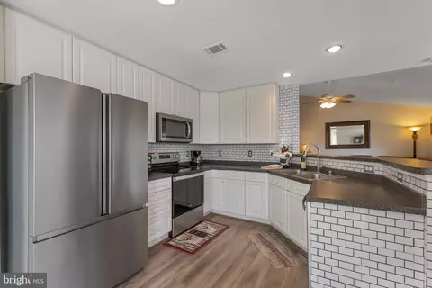 Kitchen - 593 Cawley Dr #3A, Frederick, MD 21703 photo 4 of 6