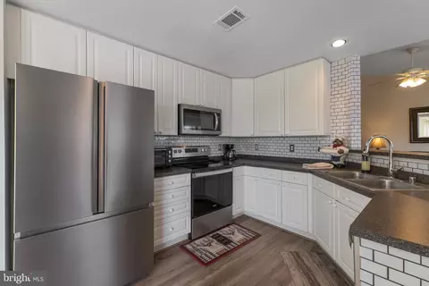 Kitchen - 593 Cawley Dr #3A, Frederick, MD 21703 photo 5 of 6
