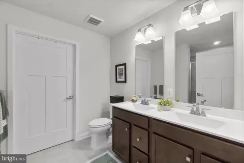 Entry Way - 2472 Silver Leaf Dr, Frederick, MD 21702 photo 5 of 8