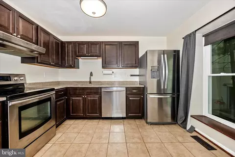 Kitchen - 1667 Colonial Way, Frederick, MD 21702 photo 2 of 4