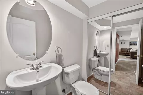 Bath - 98 Pleasonton Ct, Frederick, MD 21702 photo 2 of 4