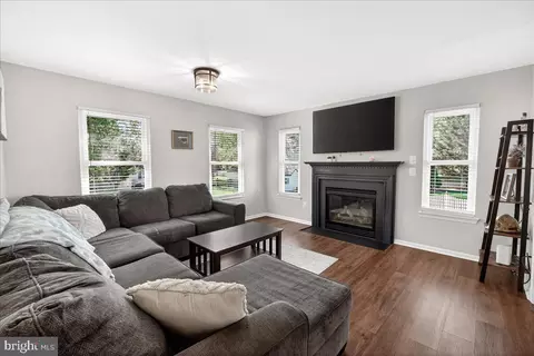 Living - 98 Pleasonton Ct, Frederick, MD 21702 photo 1 of 1