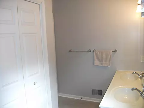 Bath - 5510 Corral Ln, Frederick, MD 21703 photo 3 of 5