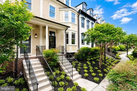 Exterior - 24 Maxwell Sq, Frederick, MD 21701 photo 3 of 3