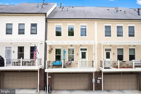 Exterior - 24 Maxwell Sq, Frederick, MD 21701 photo 2 of 3