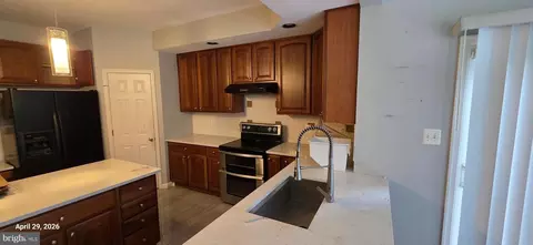 Entry Way - 106 Sunlight Dr, Frederick, MD 21702 photo 6 of 10