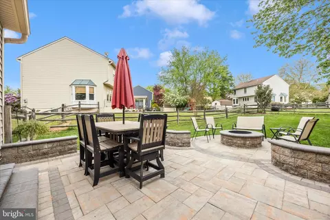 Exterior - 6119 Fieldcrest Dr, Frederick, MD 21701 photo 3 of 15