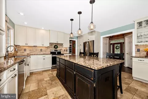 Kitchen - 6119 Fieldcrest Dr, Frederick, MD 21701 photo 4 of 7