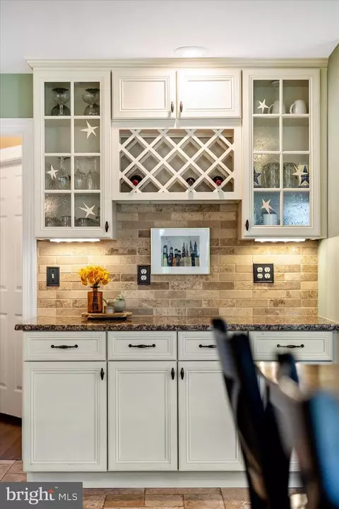 Kitchen - 6119 Fieldcrest Dr, Frederick, MD 21701 photo 5 of 7