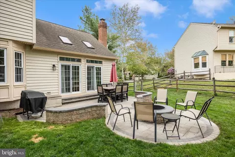 Exterior - 6119 Fieldcrest Dr, Frederick, MD 21701 photo 4 of 15