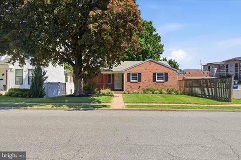 17 E Thirteenth St, Frederick, MD 21701
