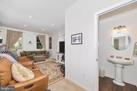 Entry Way - 3823 Roundtree Rd, Jefferson, MD 21755 photo 3 of 7