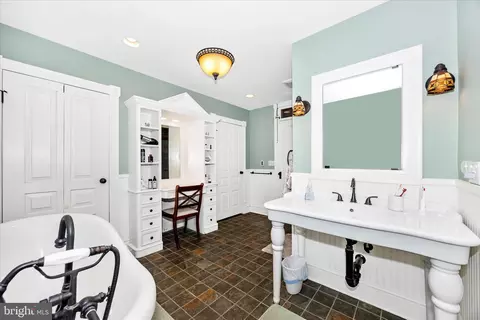 Bath - 124 E Main St, Middletown, MD 21769 photo 4 of 5