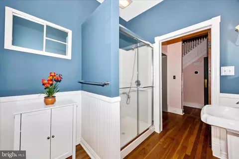 Bath - 124 E Main St, Middletown, MD 21769 photo 2 of 5