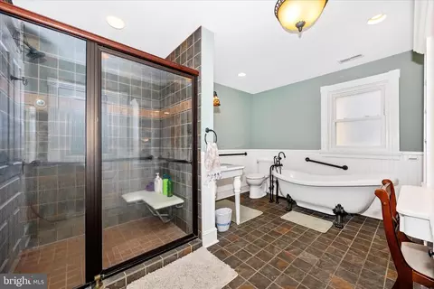 Bath - 124 E Main St, Middletown, MD 21769 photo 3 of 5