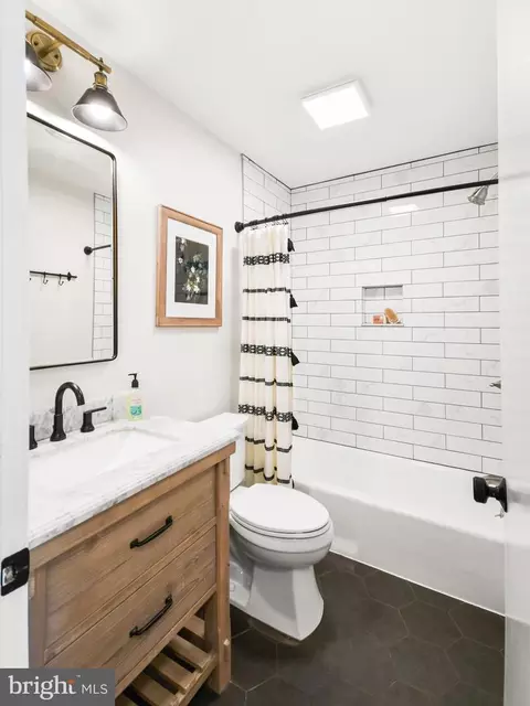 Bath - 4233 Spring View Ct, Jefferson, MD 21755 photo 1 of 6