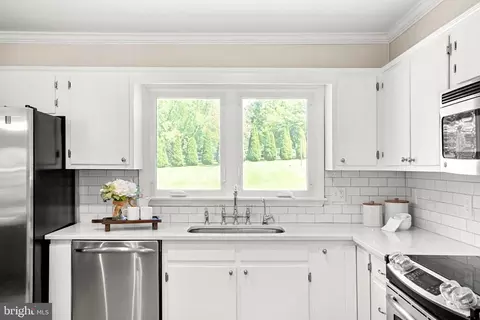 Kitchen - 4233 Spring View Ct, Jefferson, MD 21755 photo 7 of 8