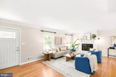 Living - 4233 Spring View Ct, Jefferson, MD 21755 photo 2 of 4